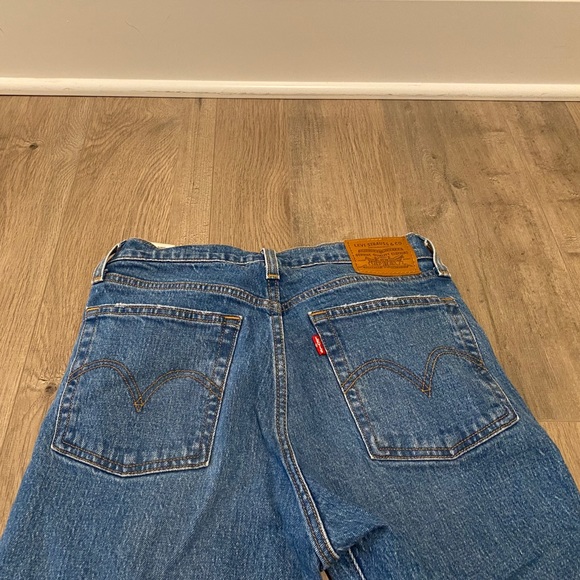 Levi’s Blue Wedgie Icon Fit Jeans - Picture 4 of 4